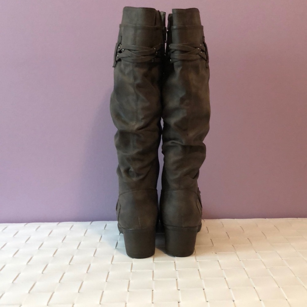 Boots - Picture 3 of 6